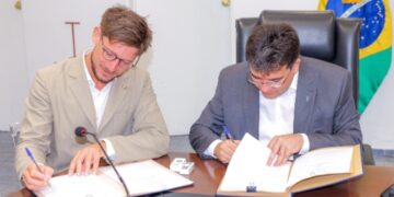 Piauí e França assinam empréstimo para revitalização da orla de Atalaia e proteção de parques ambientais